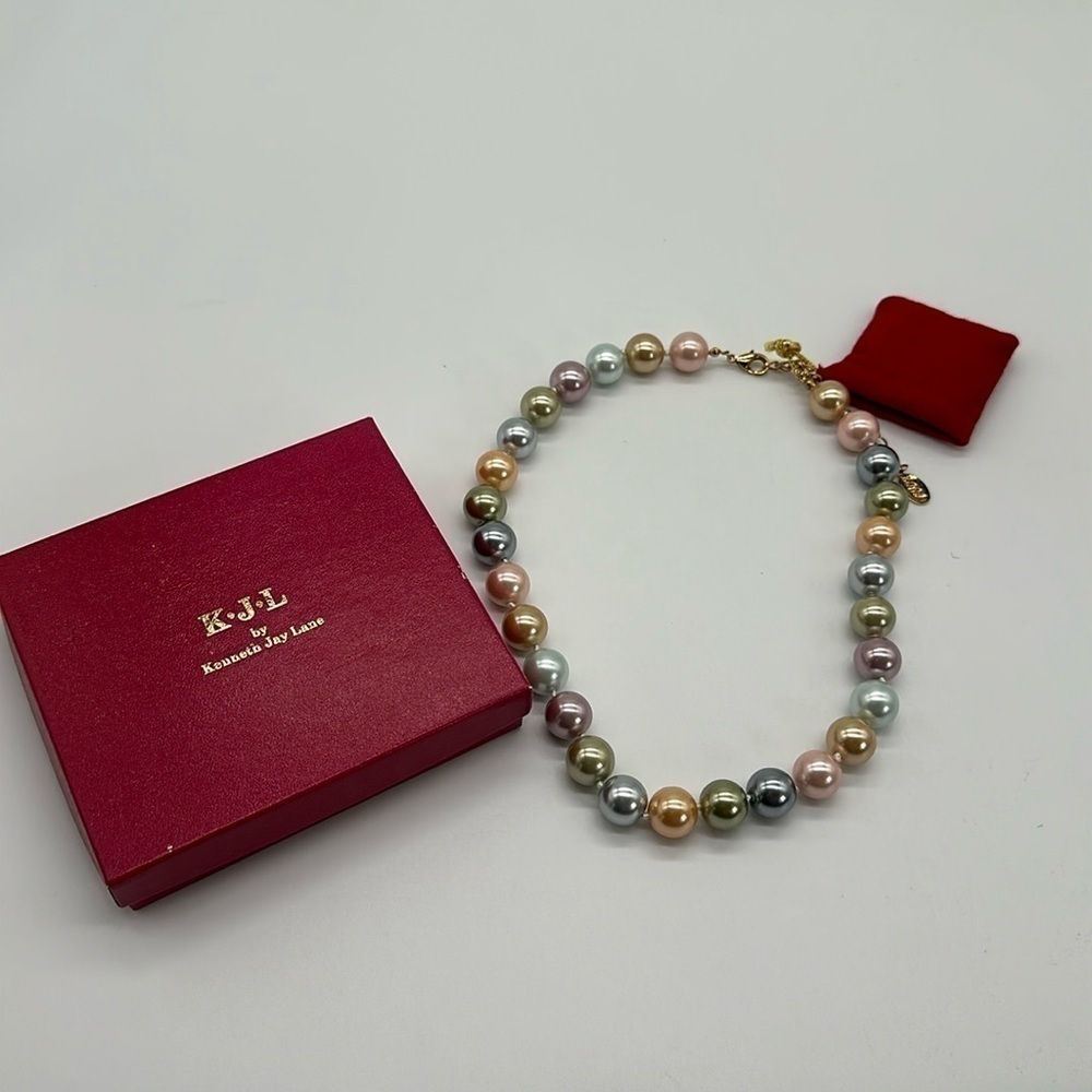 New Kenneth Jay Lane 2009 Inaugural Simulated Pearl Necklace Original Box Pastel